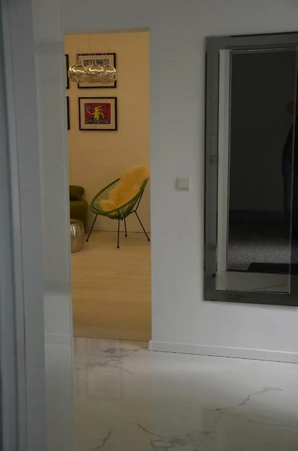 Modern City Apt, Next To Metro فيينا شقة