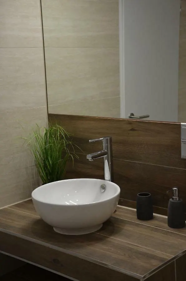 Modern City Apt, Next To Metro فيينا